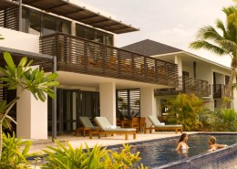 Hilton Fiji Beach Resort & Spa - Couple